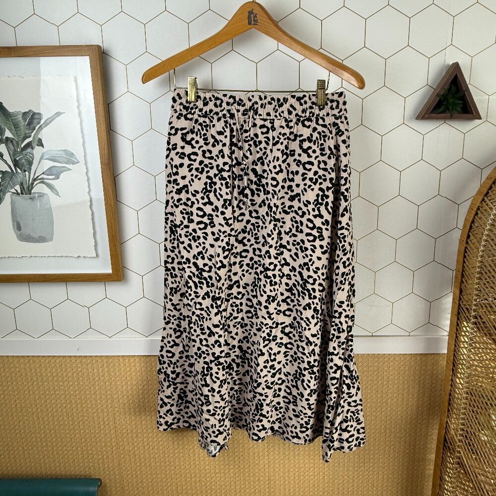 H&M Black and Tan Leopard Print Stretch Waistband Midi Skirt - Size - 6